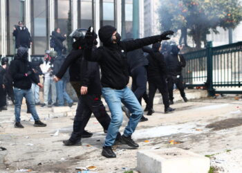 Συνεχίζονται επεισόδια στο κέντρο της Αθήνας – 41 συλλήψεις