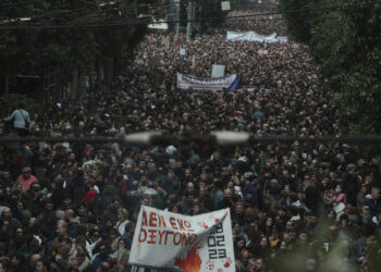 Βουλή: Στο ιατρείο του Κοινοβουλίου δύο γυναίκες που συμμετείχαν στο συλλαλητήριο για τα Τέμπη