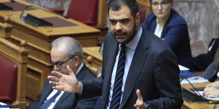 Μαρινάκης σε Κωνσταντοπούλου: Η χυδαιότητα σας δεν έχει όρια