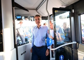 Μητσοτάκης: 130 αστυνομικοί σε λεωφορεία και Προαστιακό