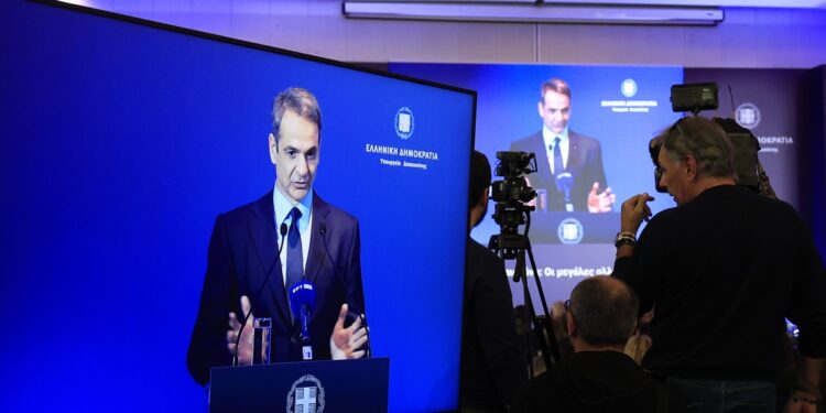 Μητσοτάκης στο Bloomberg: Πρέπει να ξοδεύουμε περισσότερα για την ευρωπαϊκή Άμυνα