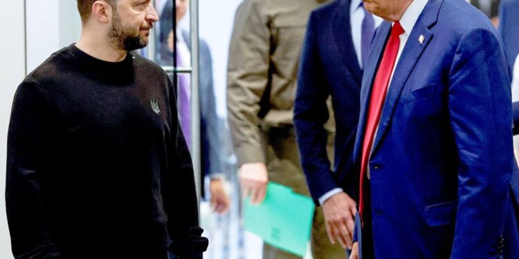 Ο Τραμπ υποδεχόμενος τον Ζελένσκι μιλά για μια «πολύ δίκαιη συμφωνία» για τα ουκρανικά ορυκτά