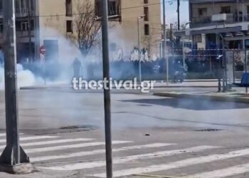 Θεσσαλονίκη: Σε εξέλιξη επεισόδια στο ύψος του σιδηροδρομικού σταθμού (βίντεο)