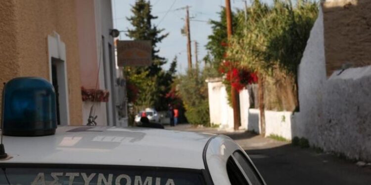 Θρίλερ στη Ζάκυνθο: Συμβολαιογράφος βρέθηκε νεκρή στη σκάλα του σπιτιού της