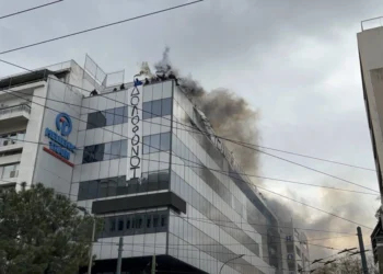 Ρουβίκωνας: Άναψε καπνογόνα στα γραφεία της Hellenic Train