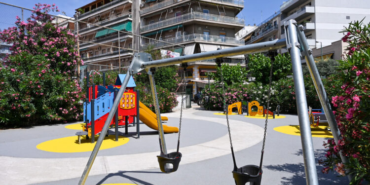 Πέντε νέες πρότυπες παιδικές χαρές ΑμεΑ στους Δήμους της Περιφερειακής Ενότητας Πειραιά