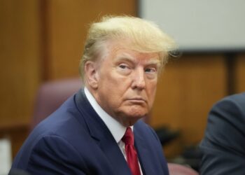 ΗΠΑ: Πέντε πρώην υπουργοί Άμυνας κατηγορούν τον Τραμπ πως «πολιτικοποιεί τις ένοπλες δυνάμεις»