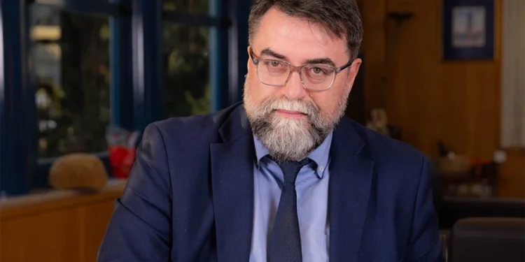 Β.Οικονόμου: “Όριο τα 30 χλμ. εντός πόλης, κακούργημα η εγκατάλειψη θύματος”