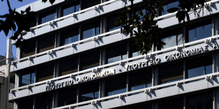 Handelsblatt: Η Ελλάδα από «παραβάτη» δημοσιονομικών ελλειμμάτων μετατρέπεται σε «μαθητή- υπόδειγμα»