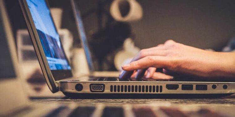 Οι Ινδές σύζυγοι επιτρέπεται να παρακολουθήσουν πορνό, με απόφαση δικαστηρίου