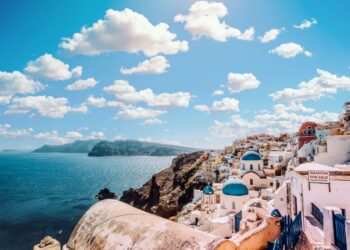 Αύξηση αφίξεων και διανυκτερεύσεων στα τουριστικά καταλύματα τον Ιανουάριο