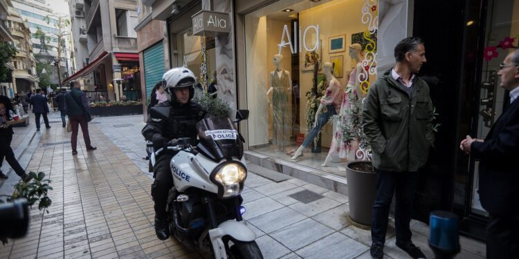 Συναγερμός στη Βουκουρεστίου για ύποπτο αντικείμενο – Κλειστός ο πεζόδρομος