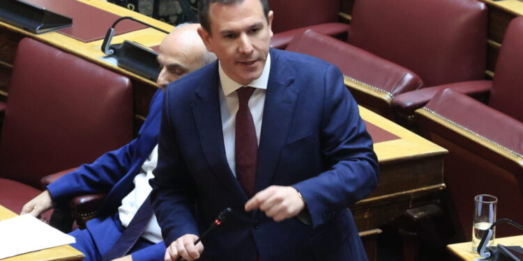 Την άρση της βουλευτικής ασυλίας των Π. Δουδωνή και Ο. Φερχάτ προτείνει η επιτροπή δεοντολογίας