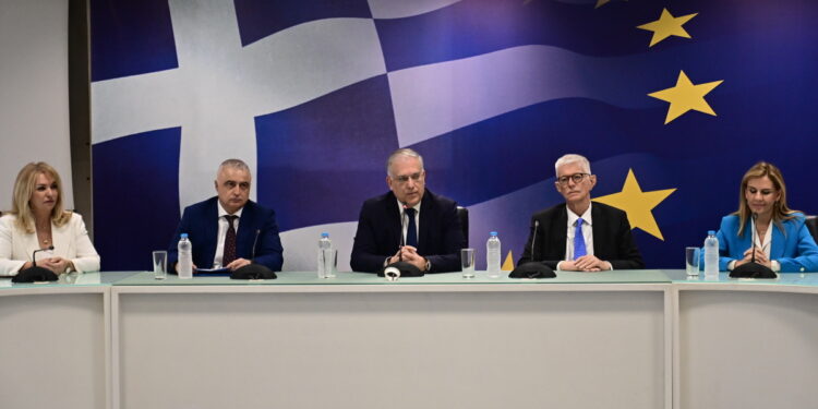 Live: Σε εξέλιξη οι τελετές παράδοσης