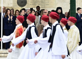 Μικρά τσολιαδάκια και εθνική περηφάνια