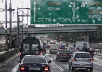 Μπλοκαρισμένη η Αττική Οδός -Που έχει μποτιλιάρισμα