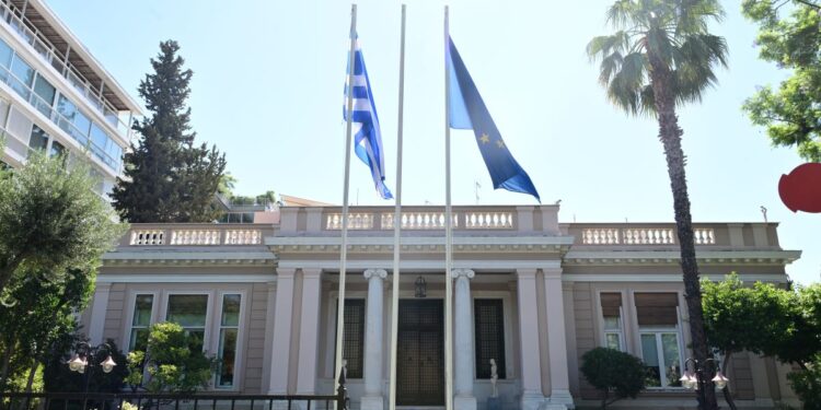 Χωρισμός βόμβα μέσα στο Μαξίμου