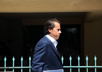 Τηλεφωνική επικοινωνία του Στ. Παπασταύρου με τον υπουργό Εσωτερικών των ΗΠΑ Doug Burgum για τις έρευνες υδρογονανθράκων