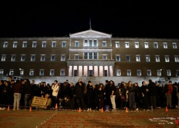 Συγκίνησε η παρέμβαση μητέρων των θυμάτων στα Τέμπη κατά την εκδήλωση στο Σύνταγμα