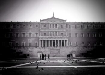 Θερμή Τετάρτη στη Βουλή με πρόταση δυσπιστίας
