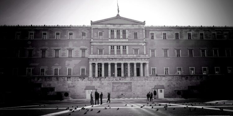 Θερμή Τετάρτη στη Βουλή με πρόταση δυσπιστίας