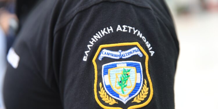 Συνελήφθη νεαρός επιδειξίας για παρενόχληση γυναικών