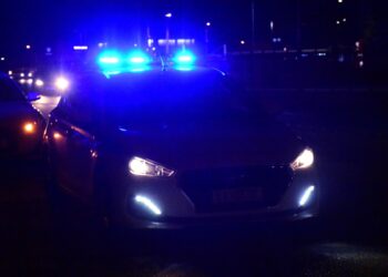 Έκρηξη εμπρηστικού μηχανισμού σε είσοδο πολυκατοικίας