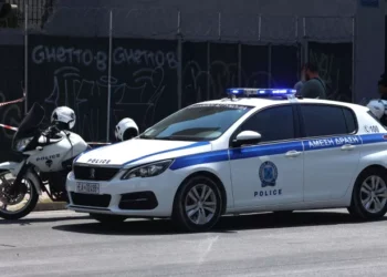 Ο δράστης σκότωσε τη σύζυγό του και έπεσε από το μπαλκόνι