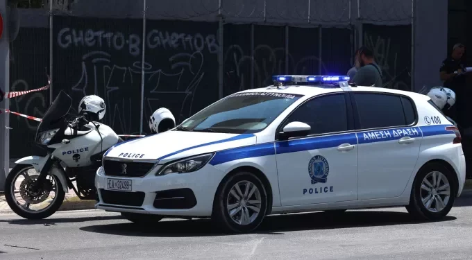 Ο δράστης σκότωσε τη σύζυγό του και έπεσε από το μπαλκόνι