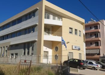 Συναγερμός στο ΑΤ Κορωπίου: Άνδρας επιτέθηκε σε δύο αστυνομικούς και τραυμάτισε τον διοικητή
