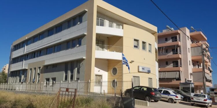 Συναγερμός στο ΑΤ Κορωπίου: Άνδρας επιτέθηκε σε δύο αστυνομικούς και τραυμάτισε τον διοικητή