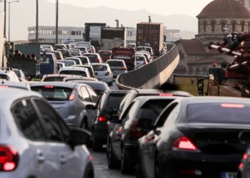 Μποτιλιαρισμένος ο Κηφισός και ουρές σε Κηφισίας, Βασιλίσσης Σοφίας και Αττική Οδό