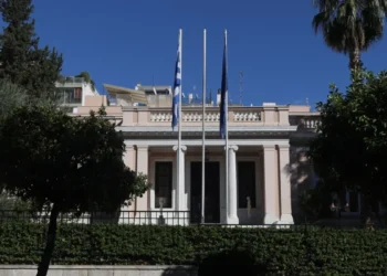 Κυβερνητικές πηγές: Στο ΠΑΣΟΚ συνεχίζουν στον δρόμο της στείρας αντιπολίτευσης