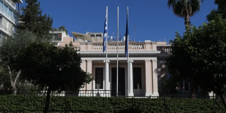 Κυβερνητικές πηγές: Στο ΠΑΣΟΚ συνεχίζουν στον δρόμο της στείρας αντιπολίτευσης