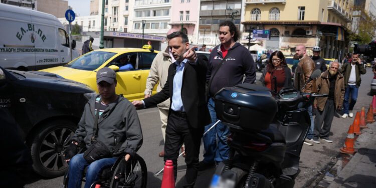«Περίπατος» προσβασιμότητας στο εμπορικό τρίγωνο