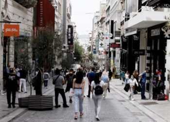 100.750 ευρώ και 8.211 αντικείμενα σε παράνομες αποθήκες στην Αθήνα