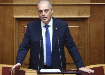 ΝΔ για Βελόπουλο: Τα fake news που διέσπειρε για το δυστύχημα των Τεμπών