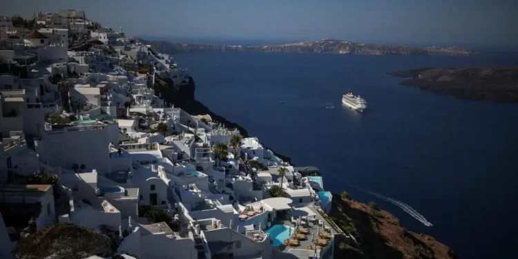 Η Σαντορίνη είναι έτοιμη να υποδεχθεί επισκέπτες