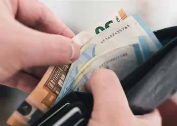 Στην τελική ευθεία για τη νέα αύξηση του κατώτατου μισθού