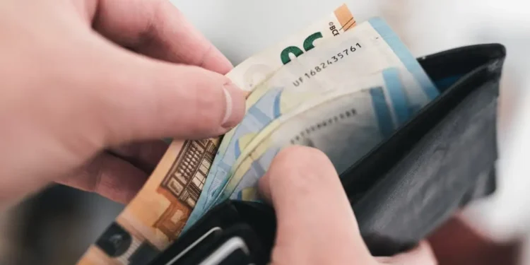 Στην τελική ευθεία για τη νέα αύξηση του κατώτατου μισθού