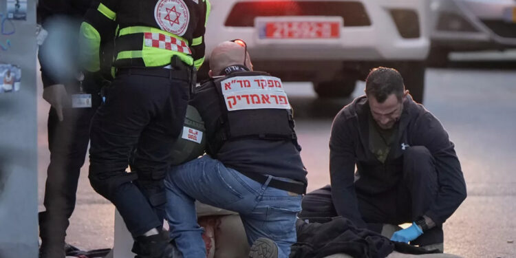 Ισραήλ: Ένας νεκρός και τέσσερις τραυματίες από την επίθεση με μαχαίρι