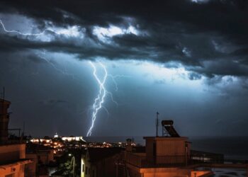 Πορτοκαλί συναγερμός για καταιγίδες, χιόνια και 15 βαθμούς πτώση της θερμοκρασίας
