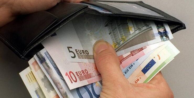 Αύξηση κατώτατου μισθού στα 880€: Στο υπουργικό συμβούλιο την Τετάρτη