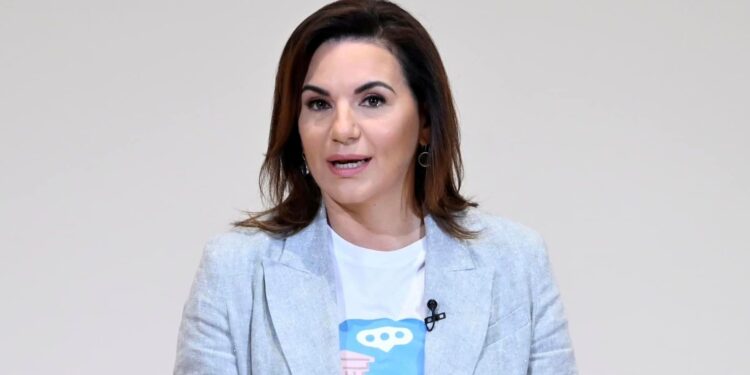 Το μέλλον της Σαντορίνης στον τουρισμό: Οι νέες πρωτοβουλίες του υπουργείου για την κρουαζιέρα