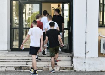 Έστελνε σε φίλους του γυμνές φωτογραφίες ανήλικης – Έφηβες έκαναν bullying και ξυλοφόρτωσαν συμμαθήτριά τους