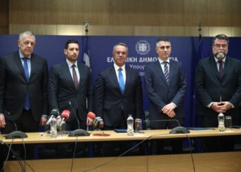 Βασίλης Οικονόμου: Υπόδειγμα τελετής παράδοσης