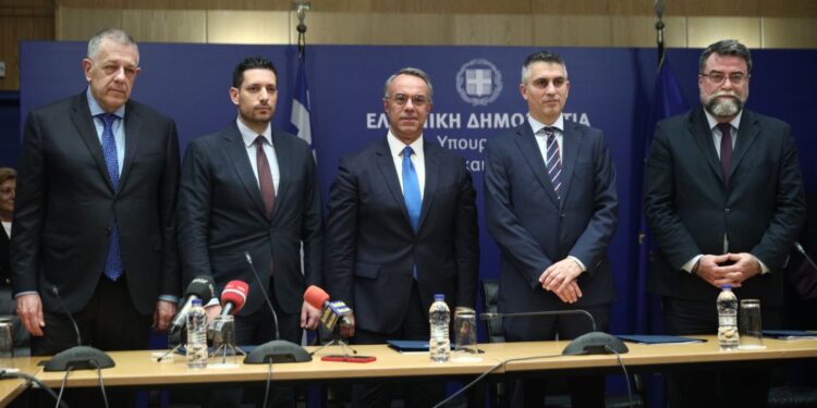 Βασίλης Οικονόμου: Υπόδειγμα τελετής παράδοσης