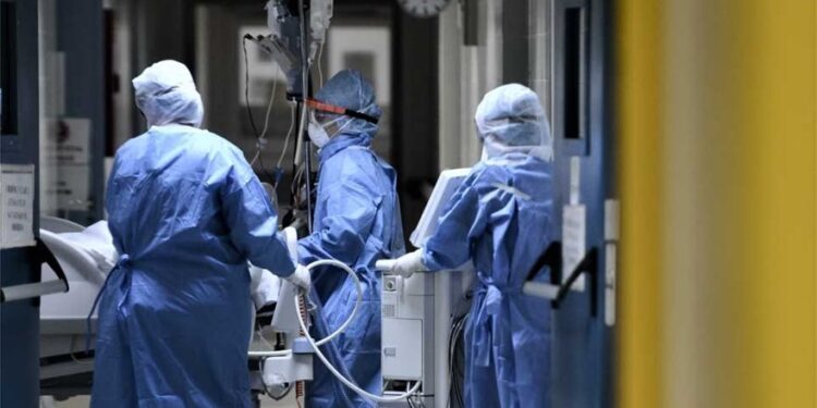 Κρίσιμα τα επόμενα 24ωρα παραμένει διασωληνωμένος στην ΜΕΘ