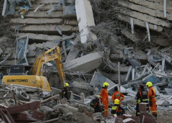 Πάνω από 1.600 νεκροί, τουλάχιστον 3.408 τραυματίες