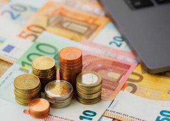 Κατώτατος Μισθός: Που κλειδώνει- Αυξάνονται 19 επιδόματα από την 1η Απριλίου